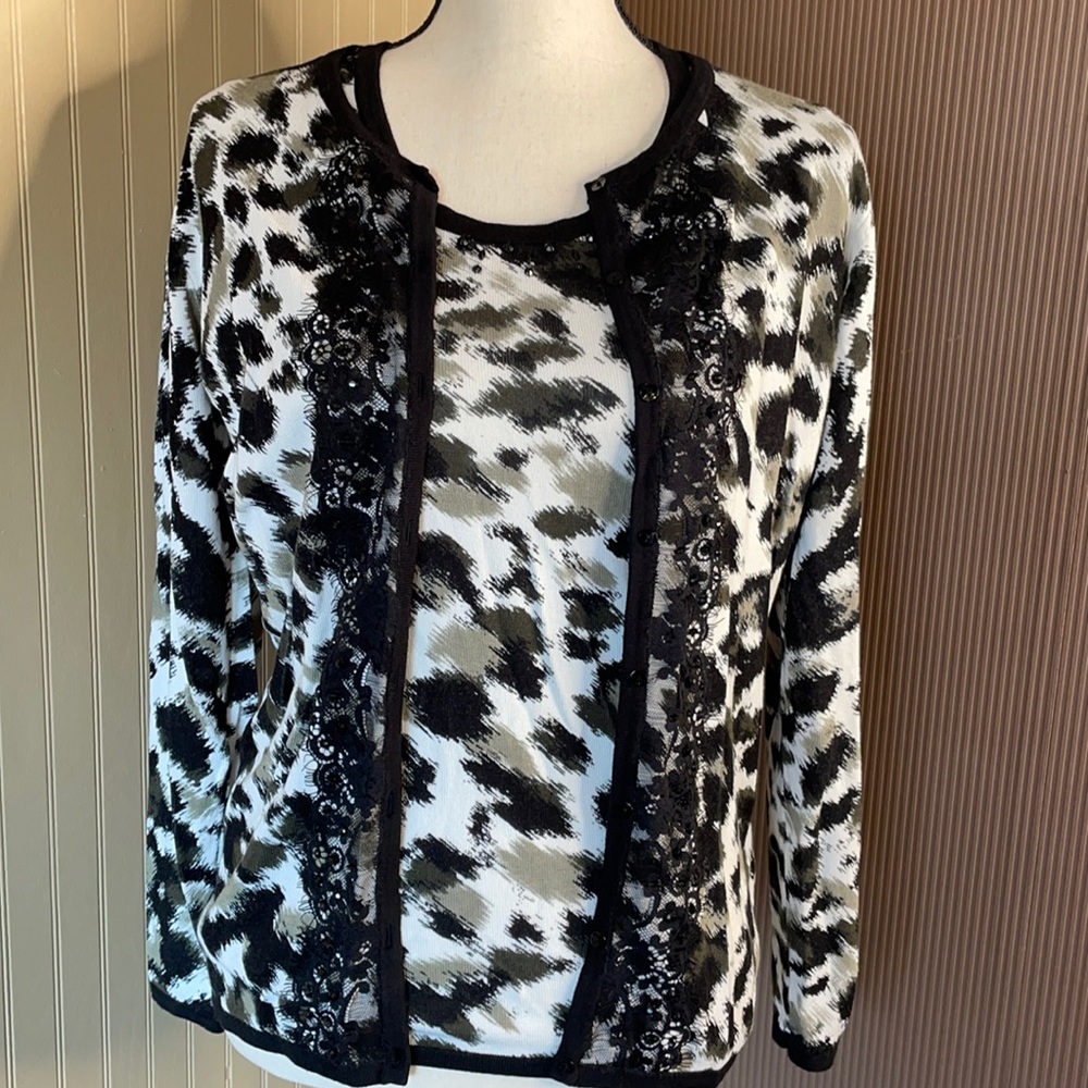 Leo & ugo cheetah print top/cardigan size 3‎